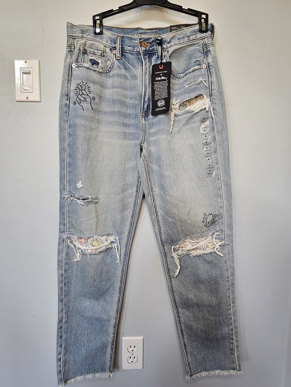 NWT American Eagle x Keith Haring Mom Jeans Size 6 High Rise Light Destroy Wash